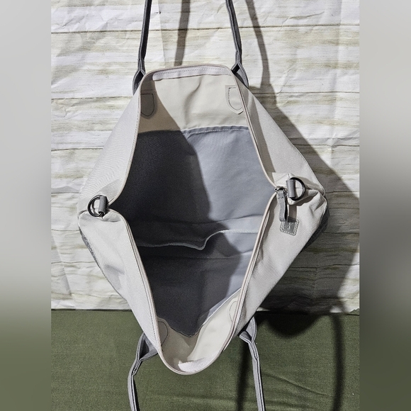 Stylish Gray Tote Bag With Strap & Handles - Picture 5 of 9